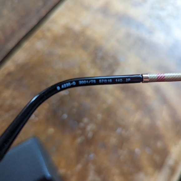Burberry  4235 Sunnies. EUC. - Picture 13 of 13
